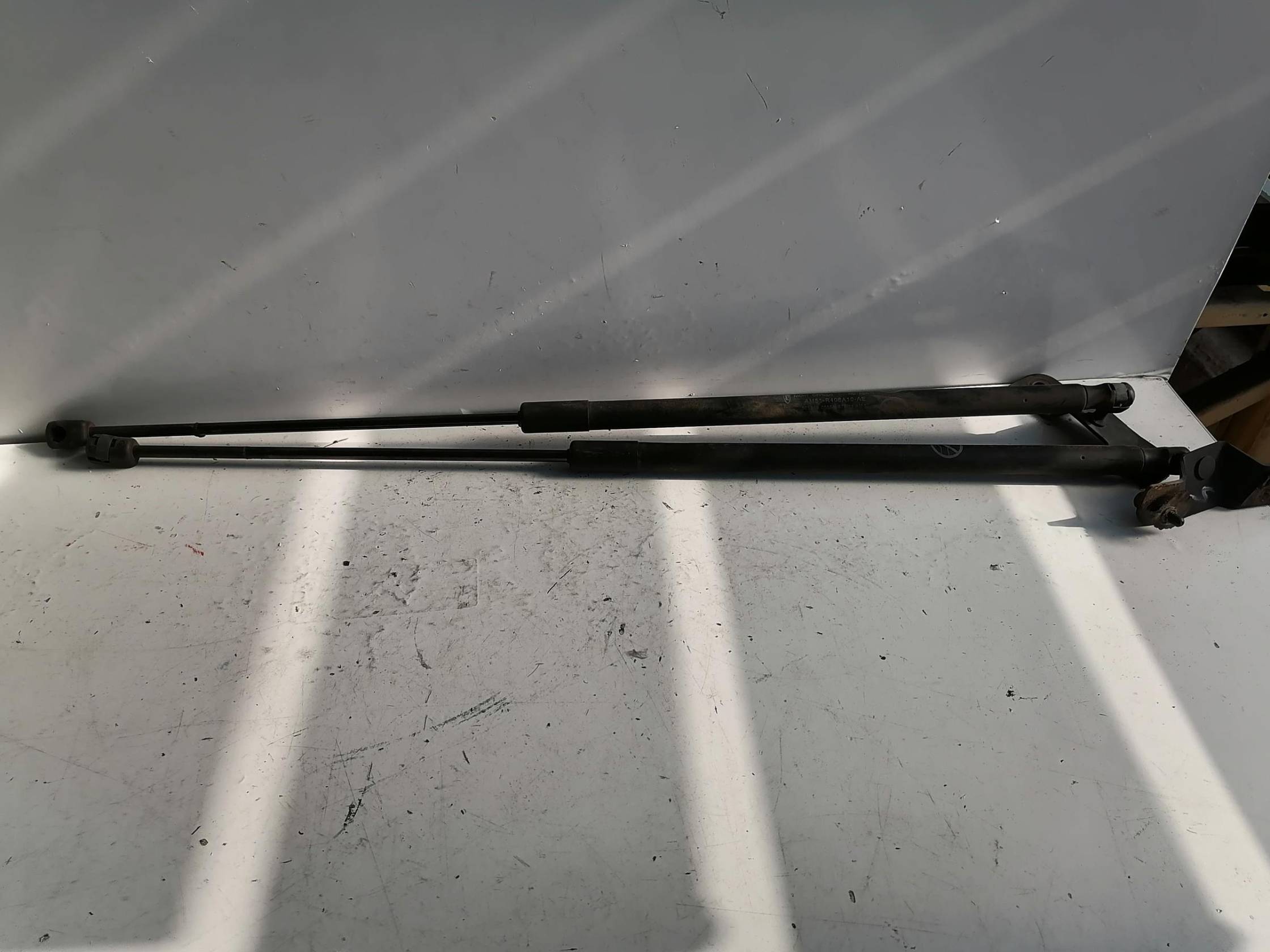 Asta ammortizzante portello post. sx.